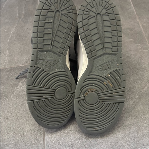 NIKE DUNK size 6.5 youth very very lightly used worn twice can fit women 7.5-8 - Picture 9 of 9